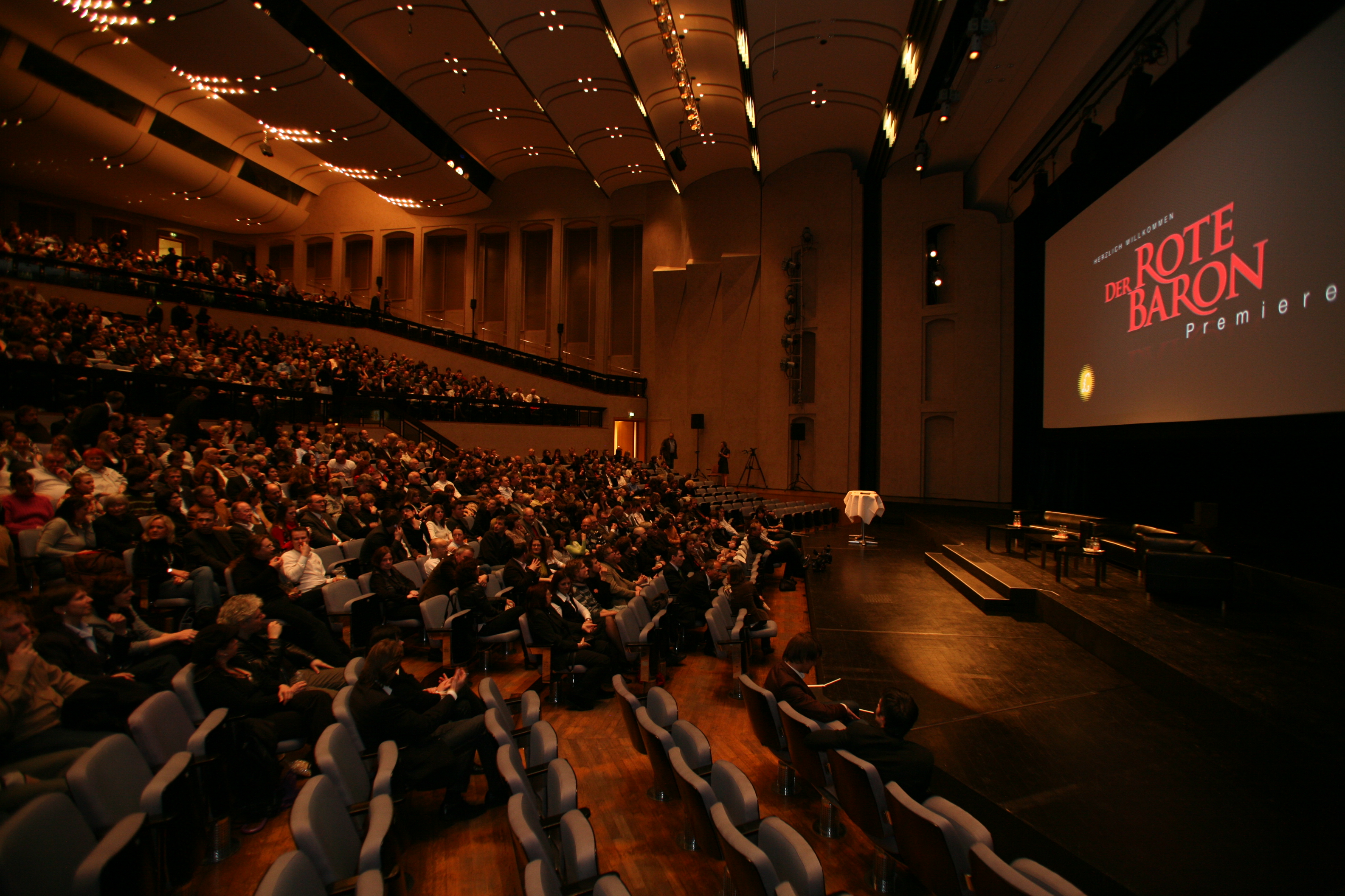 Die vorderen Reihen von Rechts